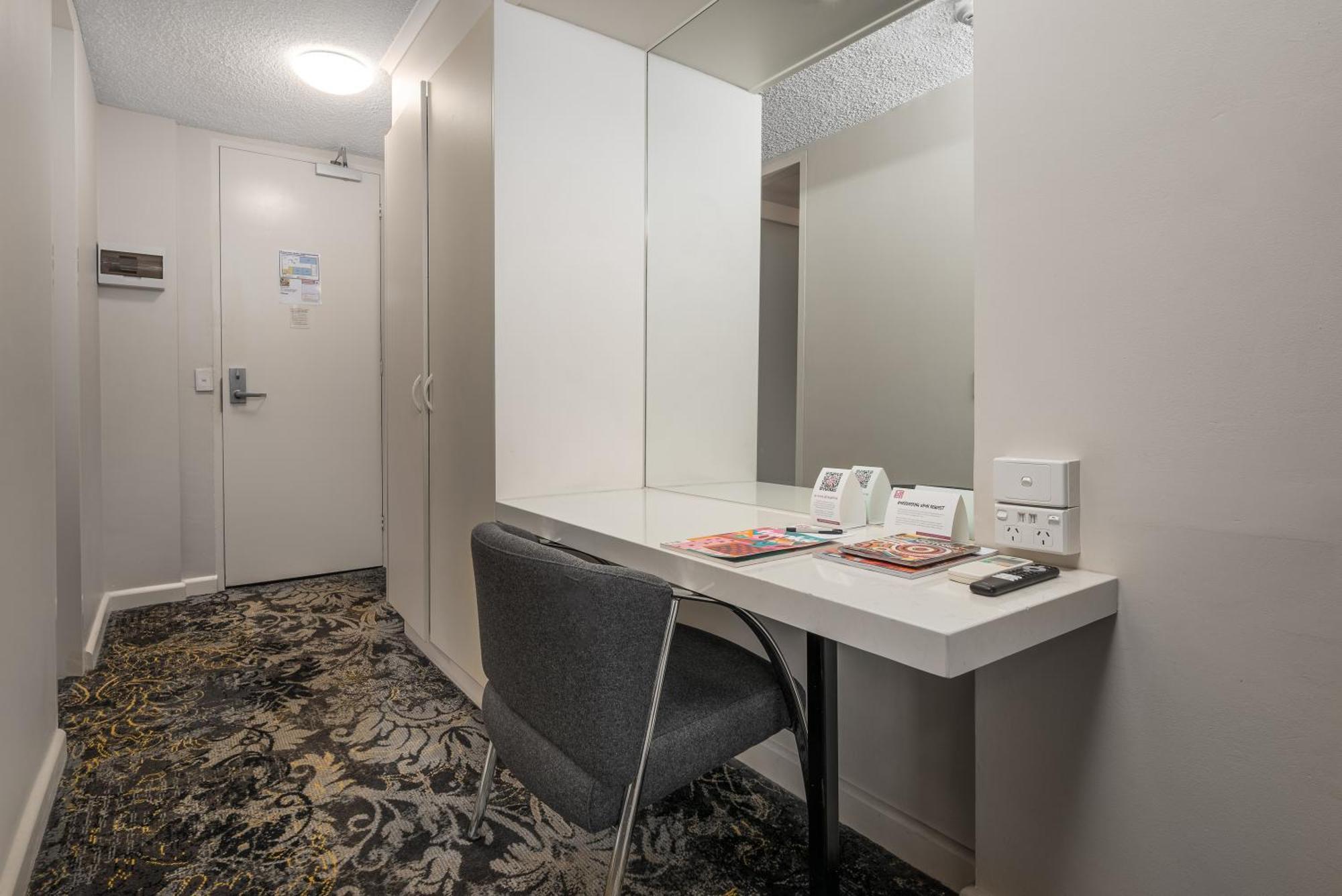City Limits Hotel Apartments Мельбурн Экстерьер фото