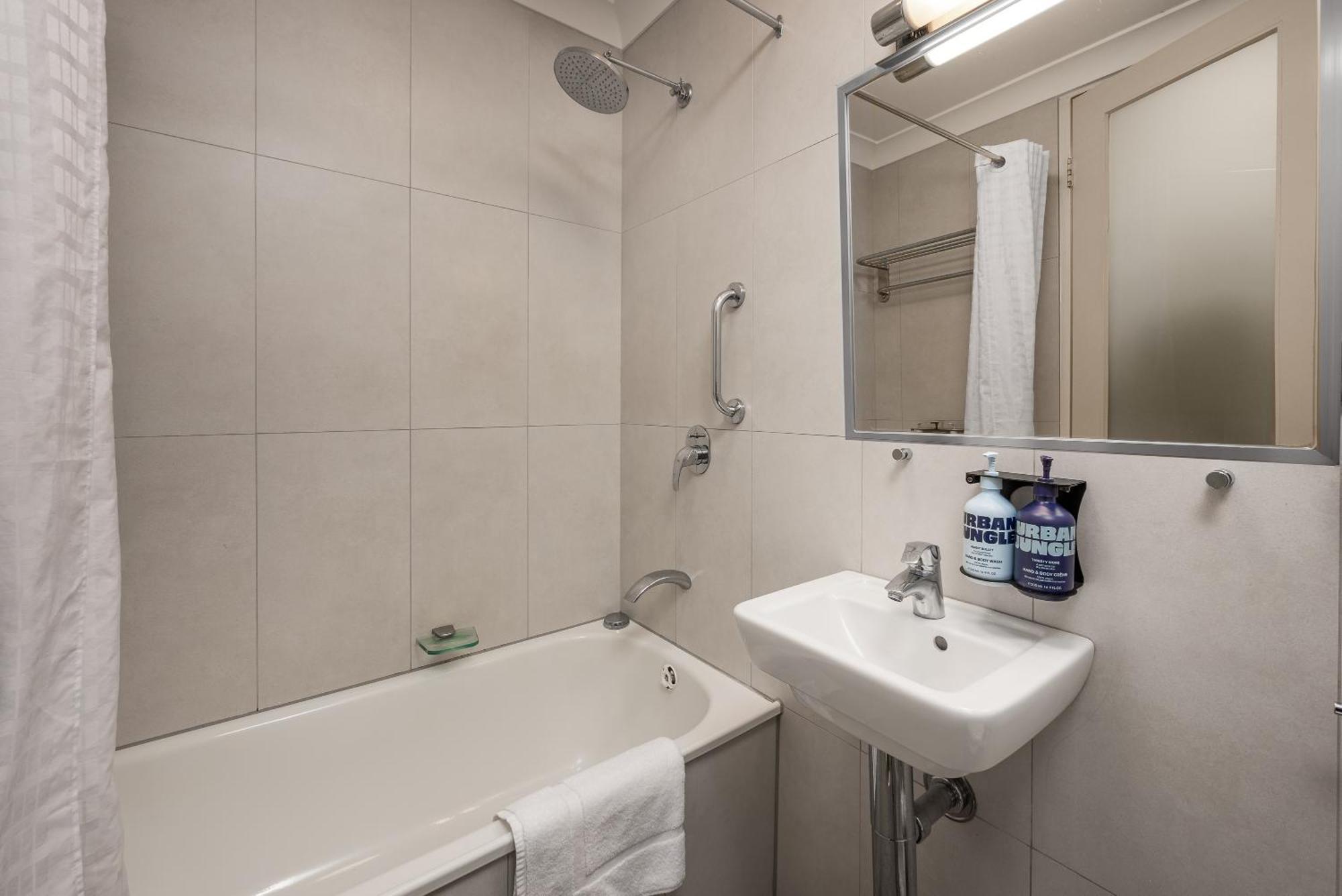 City Limits Hotel Apartments Мельбурн Экстерьер фото